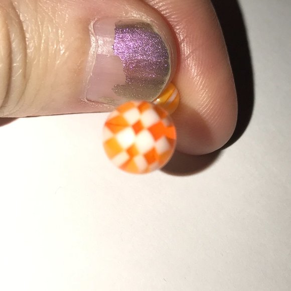 14 Gauge Orange and White Checkerboard Design Belly Ring - Picture 3 of 11